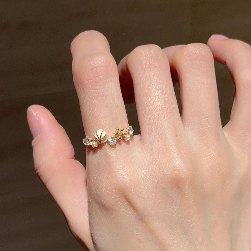 Holiday style exquisite ring set