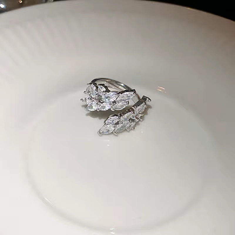 Full diamond zirconia bow ring set