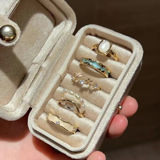 Holiday style exquisite ring set